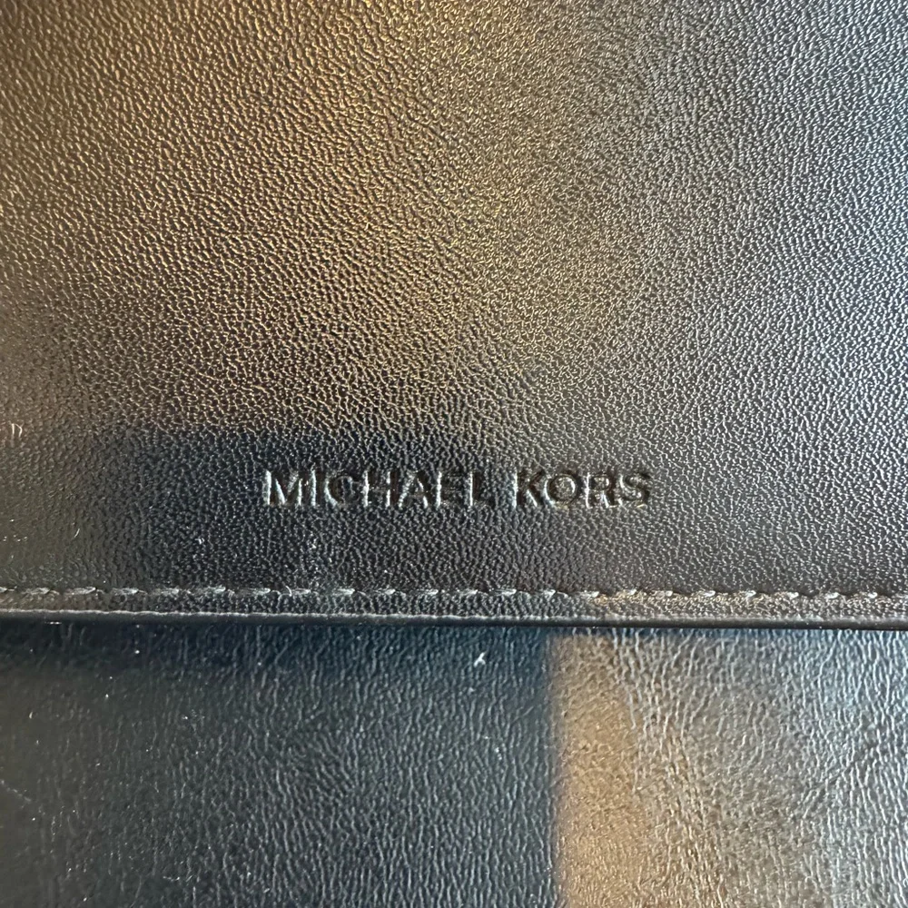 Michael Kors Pearl Gray Jet Set Men’s Slim Bifold Wallet. New In Box